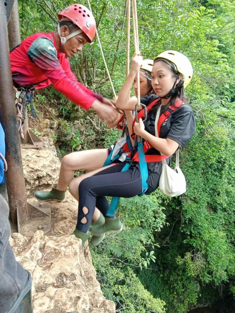 Yogyakarta tour : Jomblang and Pindul Tubing