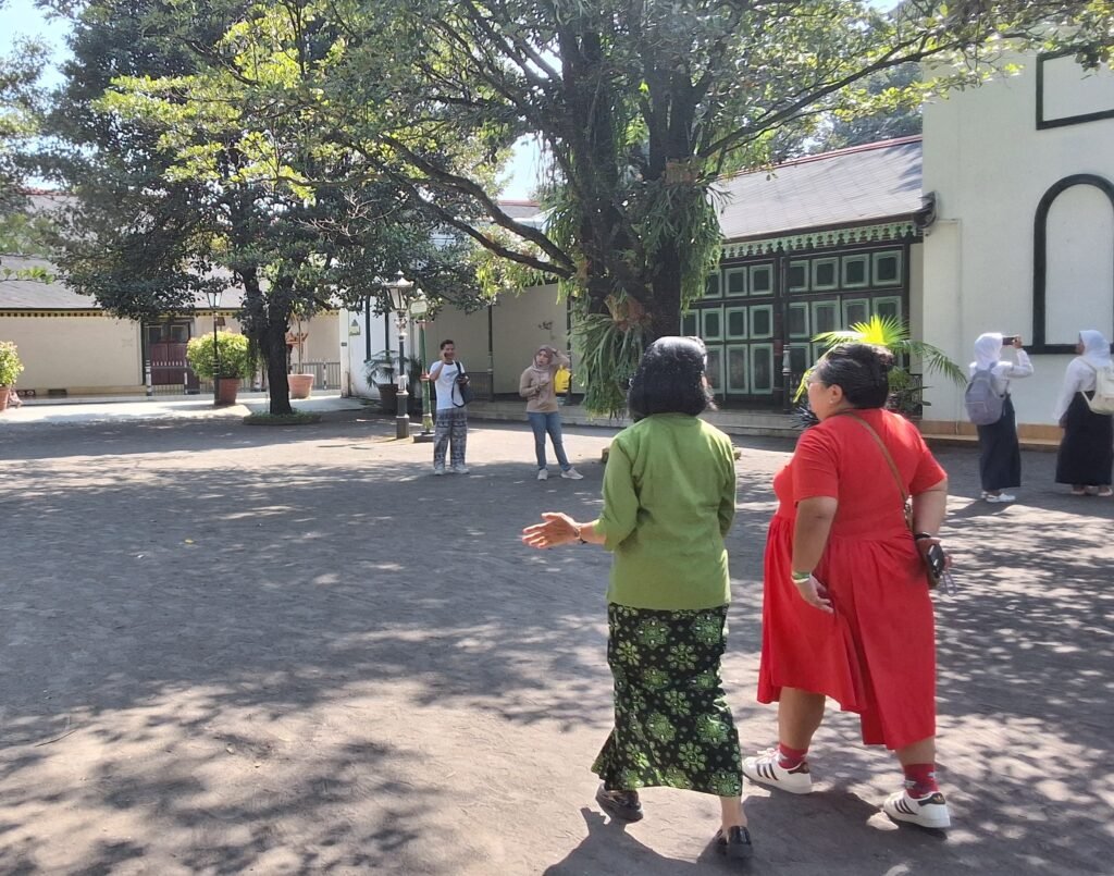 Yogyakarta Palace & Tamansari Watercastle Walking Tour