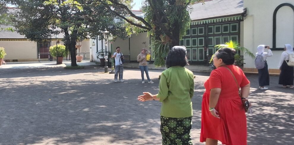 Yogyakarta Palace & Tamansari Watercastle Walking Tour