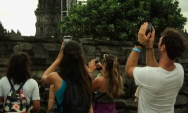 Merapi Borobudur Prambanan Tour
